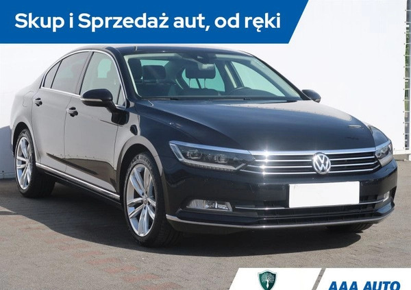 Volkswagen Passat cena 58000 przebieg: 230421, rok produkcji 2015 z Świnoujście małe 191